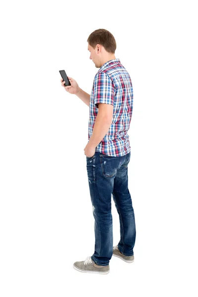 Bakside av stående unge menn og bruk av mobiltelefon – stockfoto