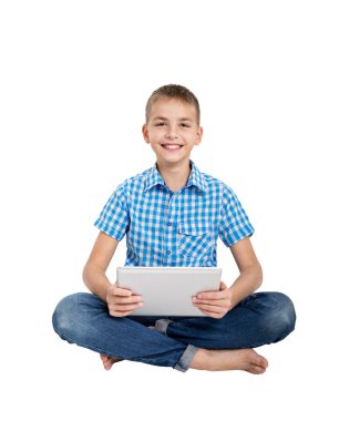Dijital Tablet ile oturan çocuk