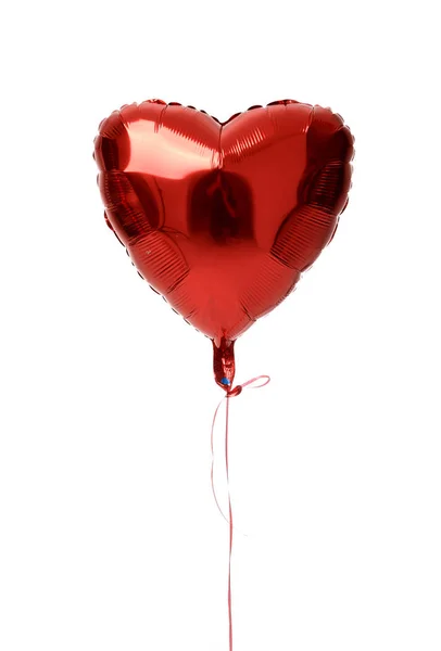 Tek kırmızı sarmal metalik balon doğum günü için — Stok fotoğraf