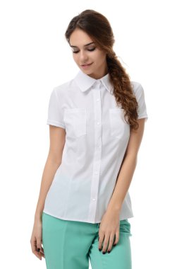 Yeni moda poz genç mutlu güzel kaşlı esmer kadın