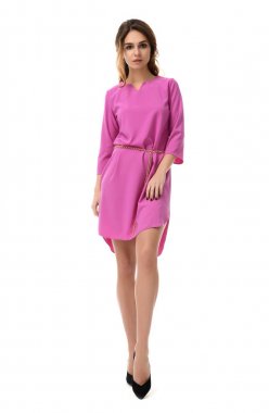 Yeni moda poz genç mutlu güzel kaşlı esmer kadın