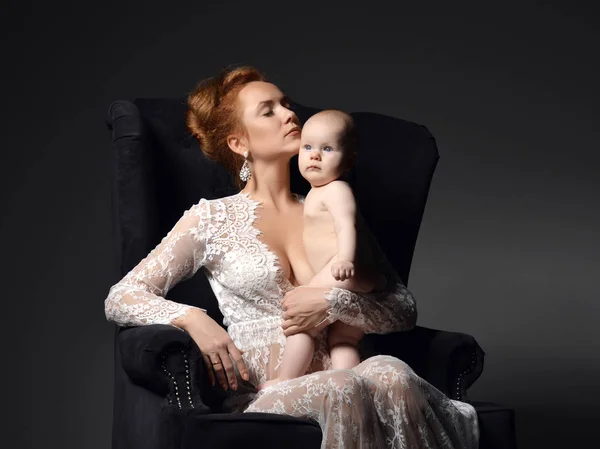 Young mother woman sitting and holding naked her lovely infant child baby — Stock Photo, Image