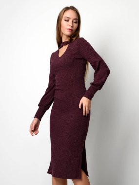 Genç güzel kadın yeni moda kırmızı poz desen Kış elbise