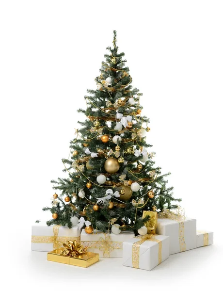 Dekorierter goldener Weihnachtsbaum mit goldenem Patchwork-Ornament, künstliche Kugeln und Geschenke für das neue Jahr — Stockfoto
