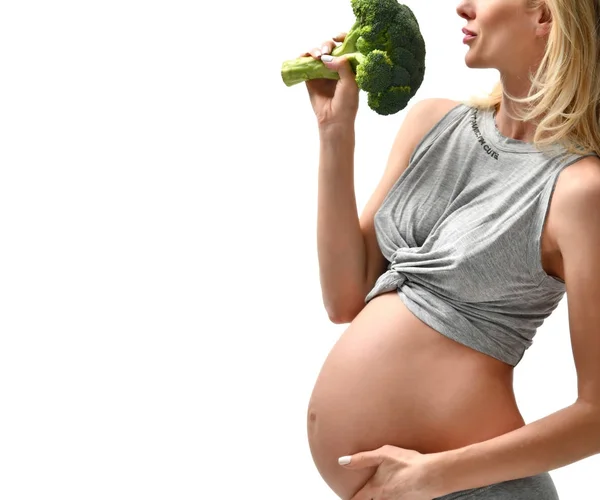 Mujer embarazada hermosa gran vientre celebración de brócoli Esperanza maternidad embarazo alimentación saludable —  Fotos de Stock