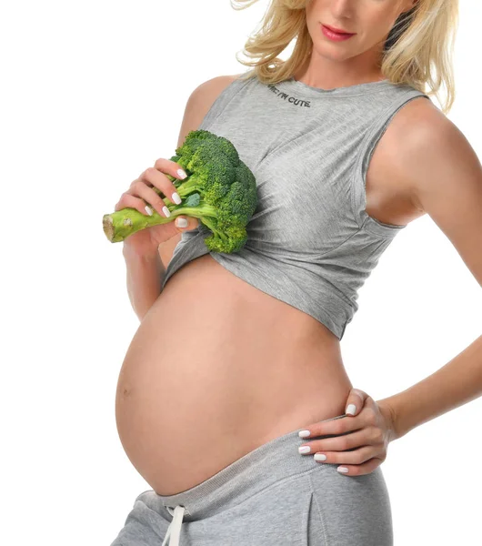 Mulher grávida bonita barriga grande segurando brócolis Gravidez maternidade expectativa alimentação saudável — Fotografia de Stock