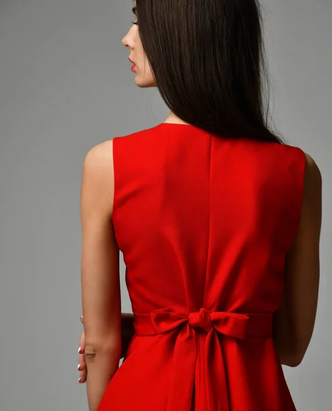 Detalles de primer plano de nudo de lazo vestido rojo mujer — Foto de Stock
