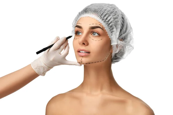Plastická chirurgie koncept perforace linky na tvář dívka s modrýma očima — Stock fotografie