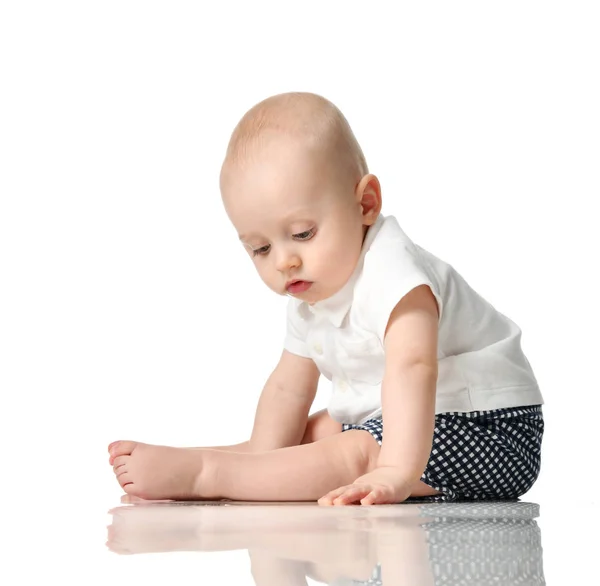 Ten month old infant baby boy with blue eyes sitting and playing with hands — Stock Photo, Image