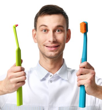 Diş hekimi doktor diş Hijyenistleri iki büyük diş fırçaları Karşılaştır