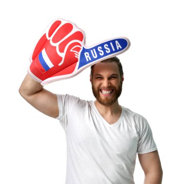 Kutlama gülümseyerek mutlu bir adam futbol fan giyen bir Rus köpük parmak 