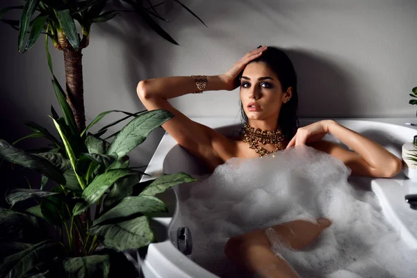 Young beautiful woman lying in bathtub and taking bath — Stock Photo, Image