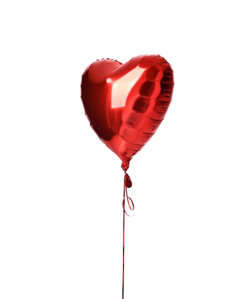 Un solo gran objeto globo corazón rojo para cumpleaños aislado — Foto de Stock