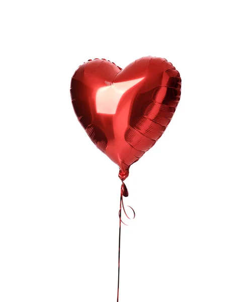 Один большой красный объект сердца воздушный шар на день рождения изолирован — стоковое фото