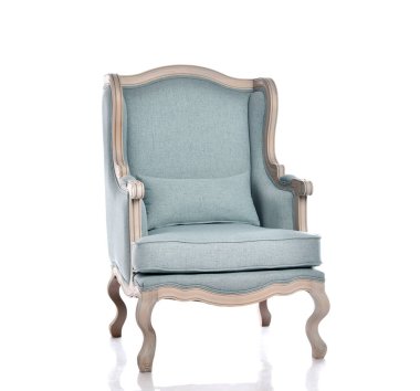 Modern, modaya uygun pastel, açık mavi, tahta bacaklı koltuk. Mobilyalar, iç nesneler, beyaz koltuklar.