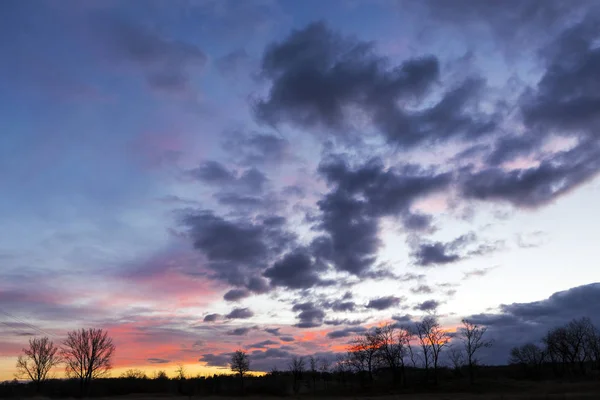 Merveilleuses couleurs du ciel du soir . — Photo