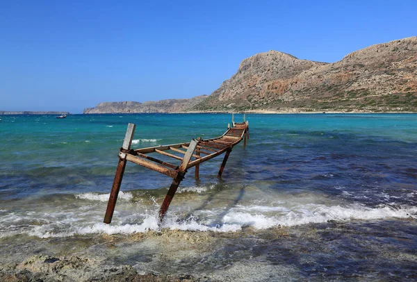 Eski Gramvuosa adası iskelede
