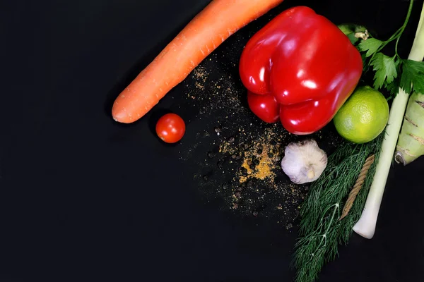 블랙에 맛 있는 야채 — 스톡 사진