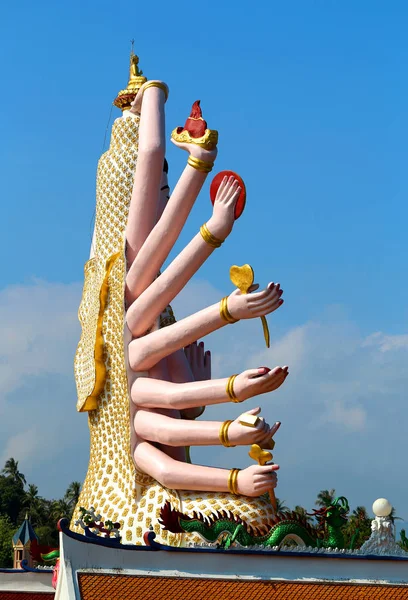 Beautiful Buddhist statue — Stock Photo, Image