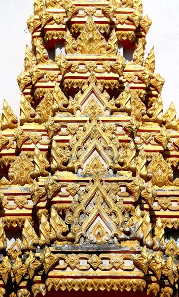 Binanın güzel altın formu