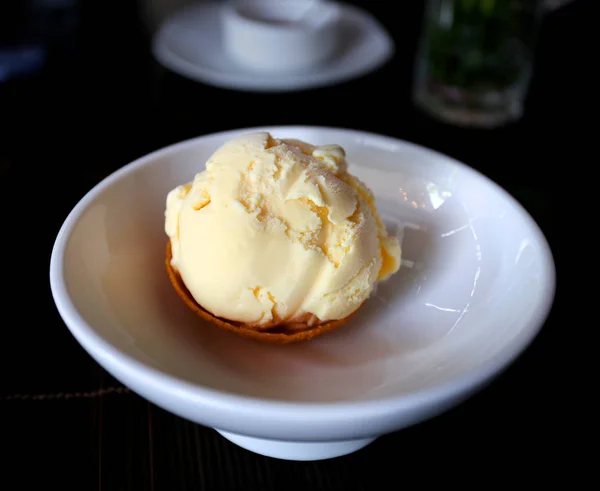 Photo close-up of milk ice cream — Stock Photo, Image