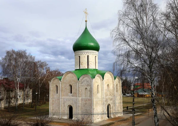 Belle église orthodoxe en Russie — Photo