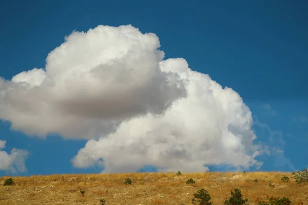 Belas nuvens brancas — Fotografia de Stock