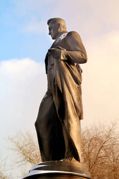亚历山大 · Griboyedov 的纪念碑 — 图库照片