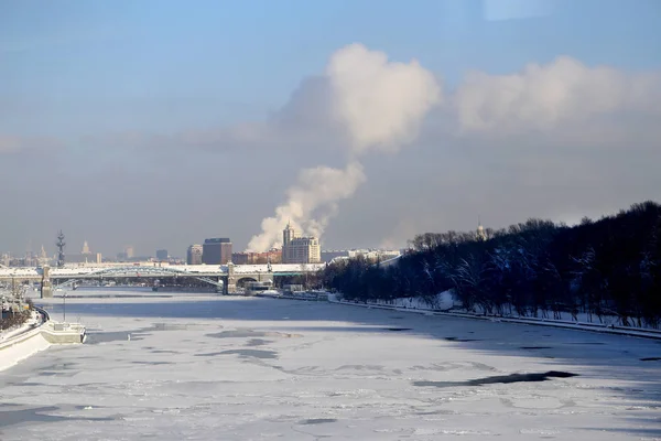 Rio congelado Moscou — Fotografia de Stock