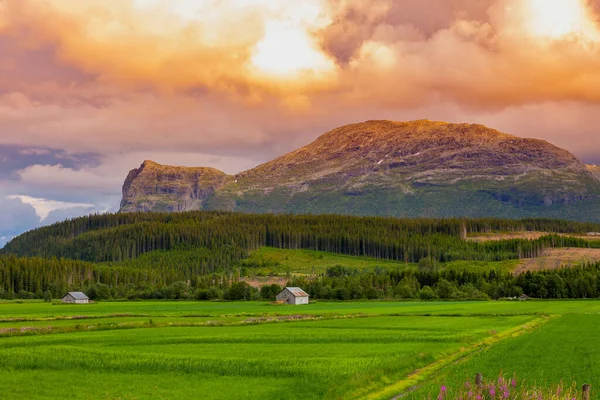 Dramatic Sunset Sunrise Cloudscape Rural Farm Meadow Vivid Dusk Twilight — Stock Photo, Image