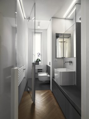  ahşap zemin ile lavabo ön planda 