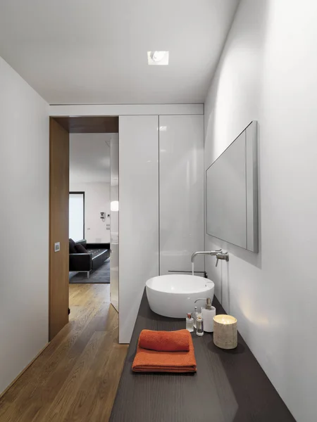 Vista interior de un baño moderno — Foto de Stock