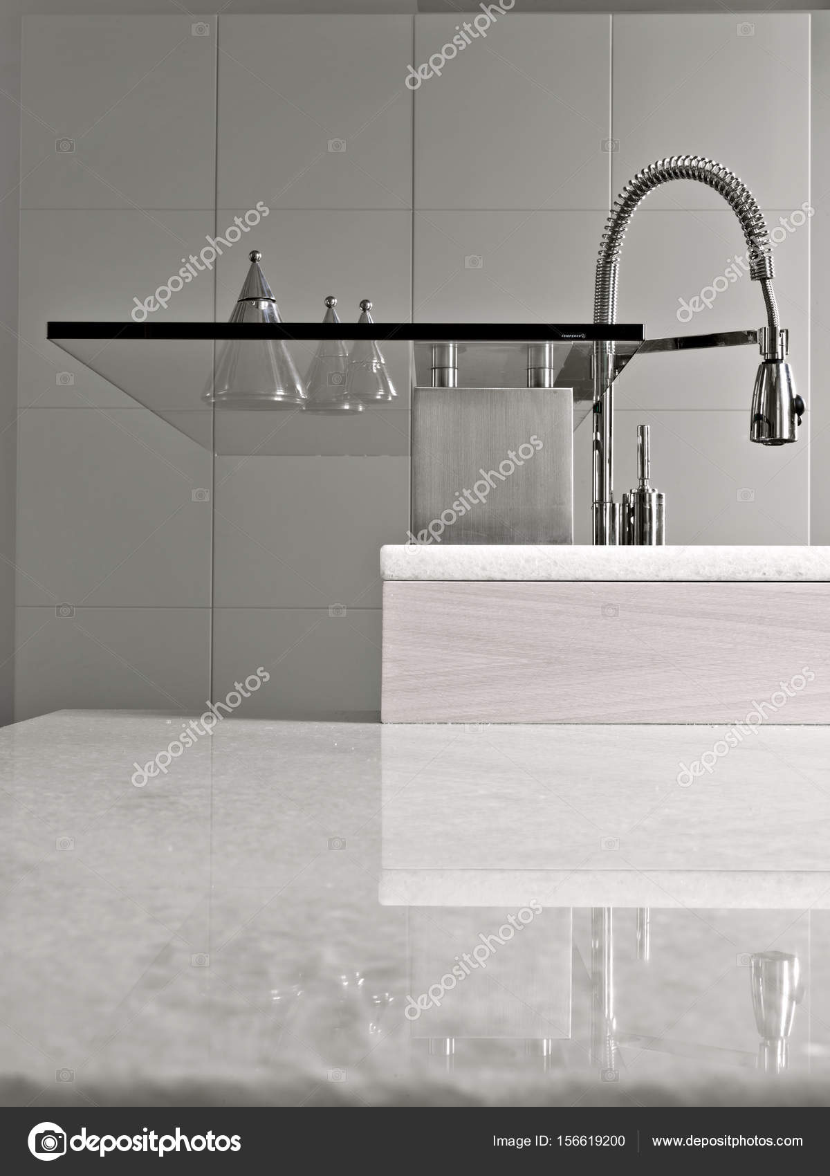 Primeiro Plano De A O Torneira Na Cozinha Moderna Fotografias De Primeiro Plano De A O Torneira Na Cozinha Moderna Fotografias De