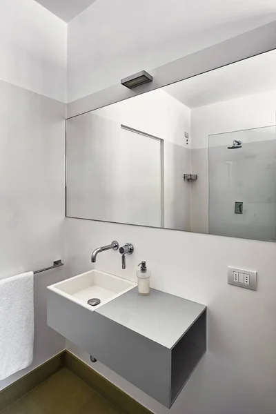 Interiores tomas de un baño moderno — Foto de Stock