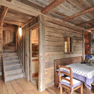 Kırsal bir oturma odasının iç manzarası 