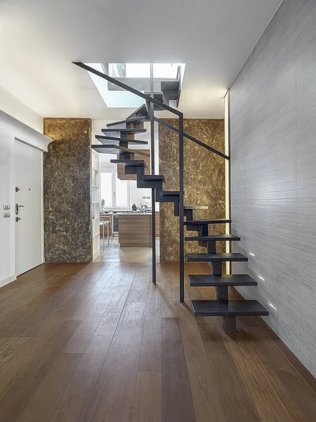 Staircase in the modern entrance for an apartment — Stock Photo, Image