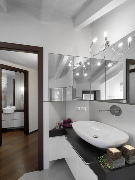 Close-up of the wash basin in a modern bathroom — Stock Photo, Image