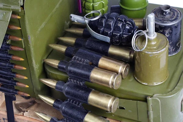 Boîte Armée Munitions Avec Ceinture Munitions Grenades Main Isolées — Photo