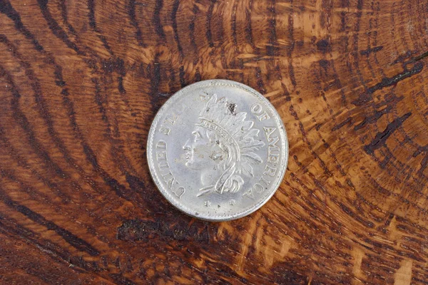 Antik Silver Dollar Trä Bakgrund — Stockfoto