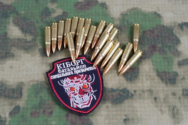 乌克兰 2015 乌克兰军队非官方制服徽章 机器人 与军事弹药 — 图库照片