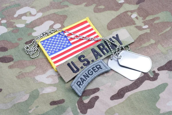 KIEV, UKRAINE - September 5, 2015. US ARMY ranger tab, flag patch,  with dog tag on camouflage uniform — Stock Photo, Image