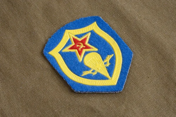 ソビエト軍空挺カーキ色の一様な背景に肩のパッチを強制的に — ストック写真