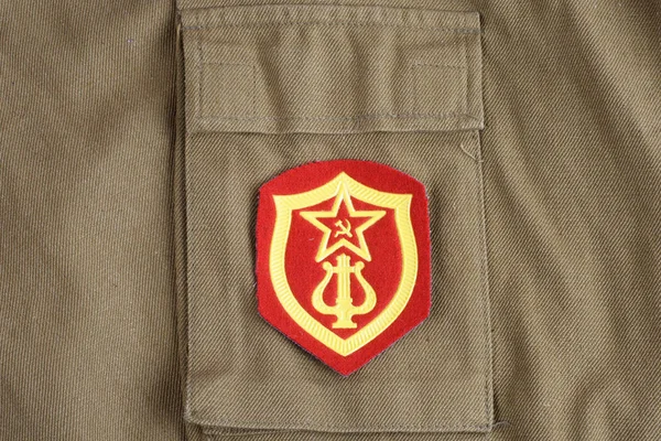カーキ色の一様な背景にソ連の陸軍兵役オーケストラ肩パッチ — ストック写真