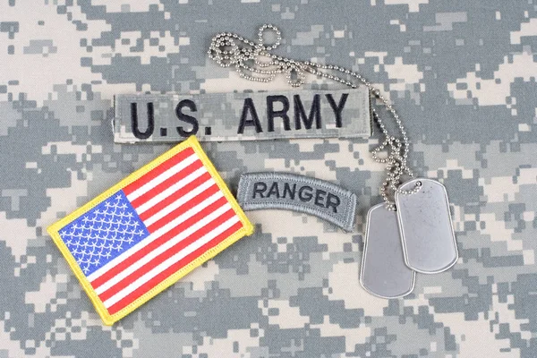 KIEV, UKRAINE - August 21, 2015. US ARMY ranger tab, flag patch,  with dog tag on camouflage uniform — Stock Photo, Image