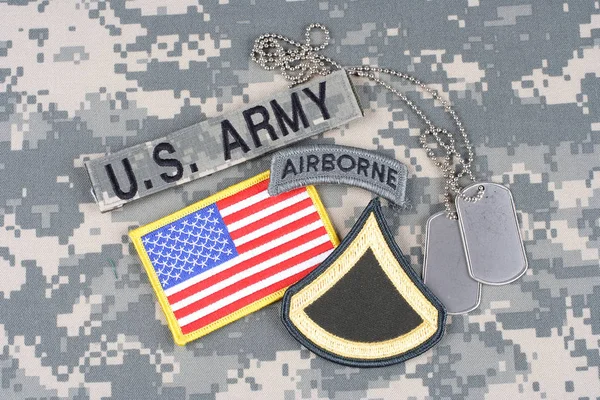 KIEV, UKRAINE - August 21, 2015. US ARMY Private First Class rank patch, airborne tab, flag patch,  with dog tag on camouflage uniform — Stock Photo, Image