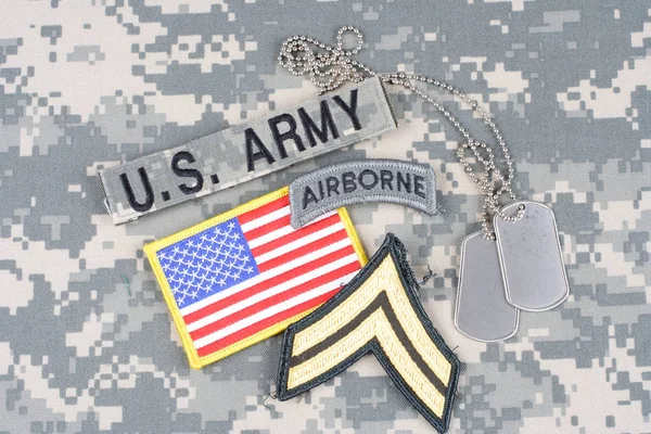 KIEV, UKRAINE - August 21, 2015. US ARMY Corporal rank patch, airborne tab, flag patch,  with dog tag on camouflage uniform — Stock Photo, Image