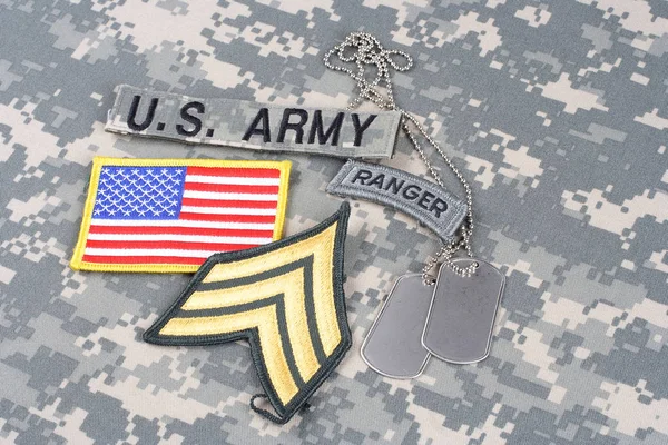 KIEV, UKRAINE - August 21, 2015. US ARMY Sergeant rank patch, ranger tab, flag patch,  with dog tag on camouflage uniform — Stock Photo, Image