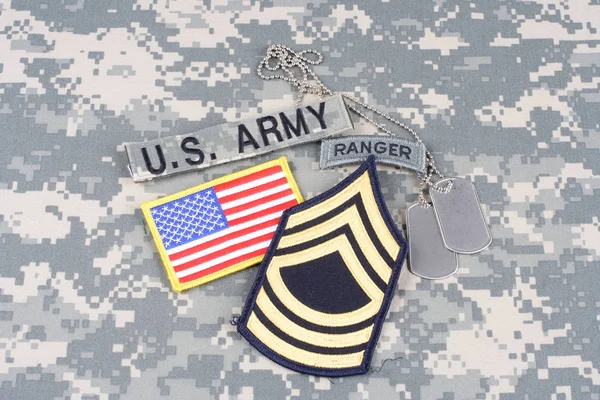KIEV, UKRAINE - August 21, 2015. US ARMY Master Sergeant rank patch, ranger tab, flag patch,  with dog tag on camouflage uniform — Stock Photo, Image