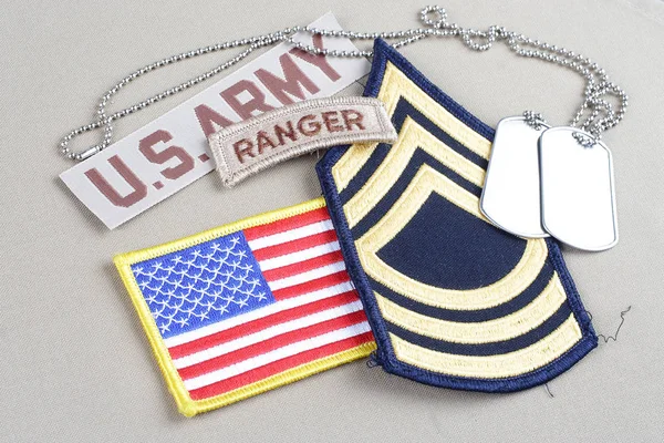 KIEV, UKRAINE - August 21, 2015.  US ARMY Master Sergeant rank patch, ranger tab, flag patch and dog tag — Stock Photo, Image