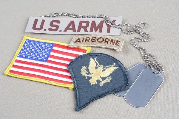KIEV, UKRAINE - August 21, 2015.  US ARMY Specialist rank patch, airborne tab, flag patch and dog tag — Stock Photo, Image